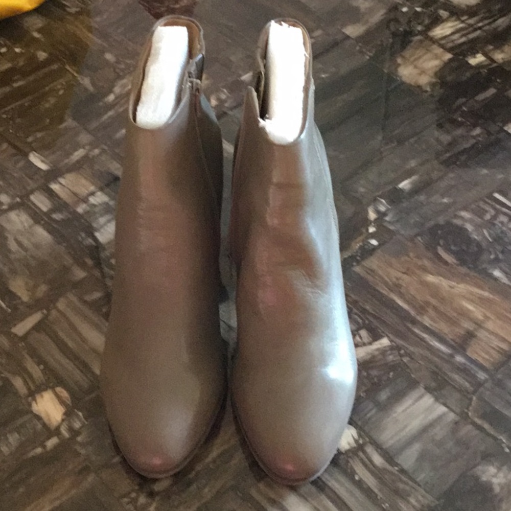 Vionic Booties Nwob - image 1